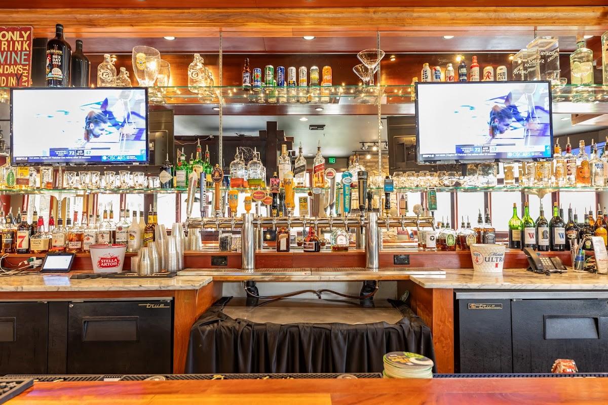 Bogey's Public House — Bar in Auburn, WA